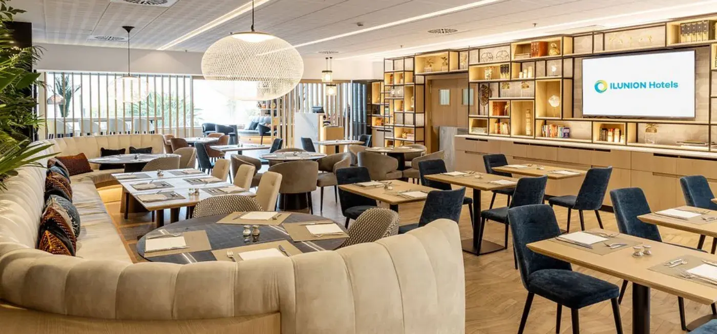 Dining area view of Hotel Ilunion Barcelona